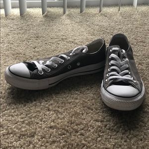 Women’s converse size 7